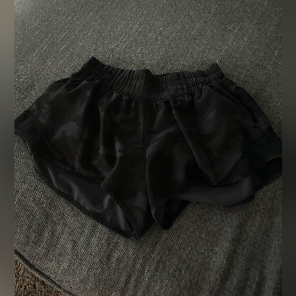 lululemon hottie hot shorts, low rise, 2.5, black camo print